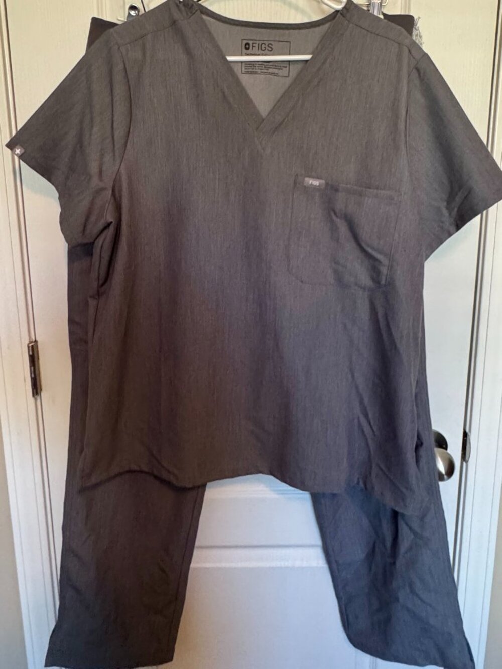 NWT FIGS Technical Coll. Heather Gray Scrubs-Vneck XL Top/Straight Leg Pants XL